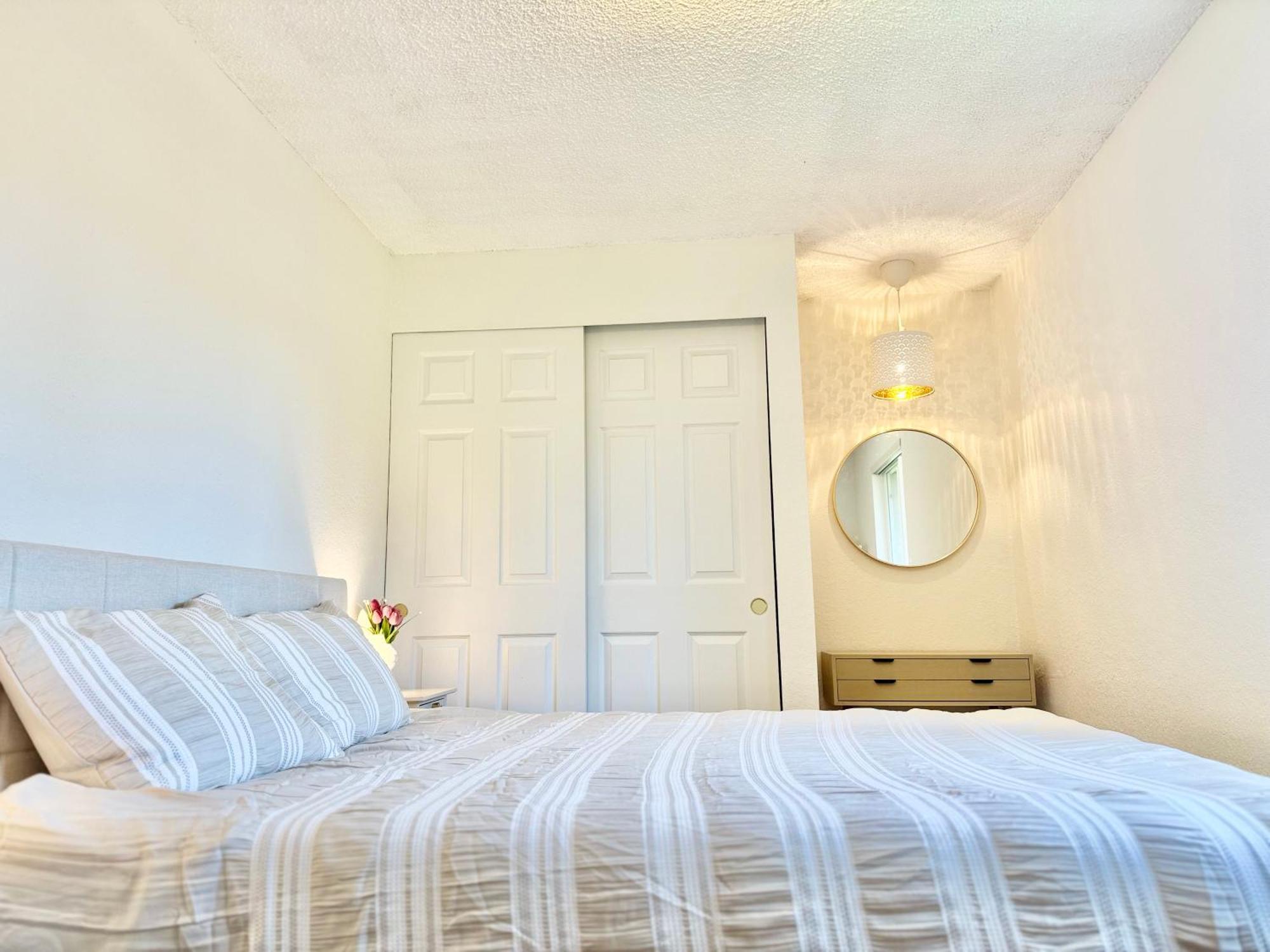 Besa Homestay Near Beach And Seatac Airport - Shared Bathroom With Max 2 Guests Des Moines Eksteriør billede